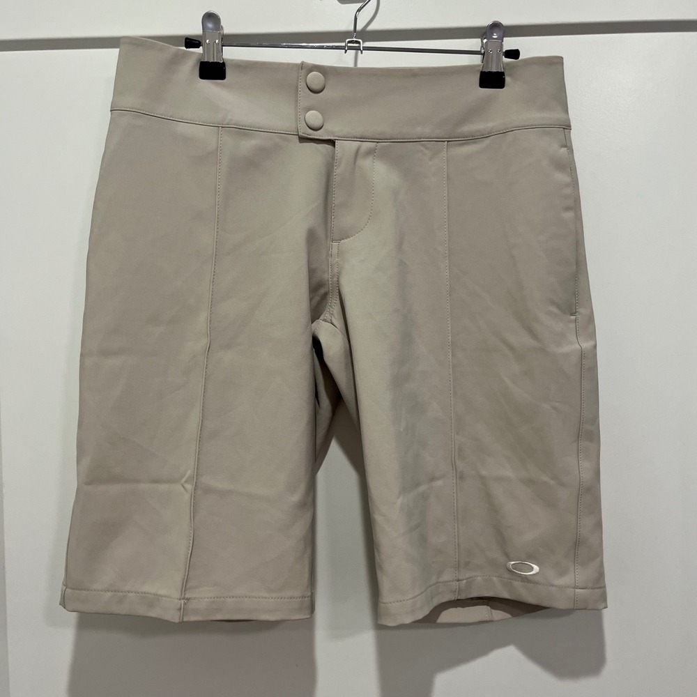 Oakley Womens Golf Shorts Tan Khaki Size 4 Performance Activewear